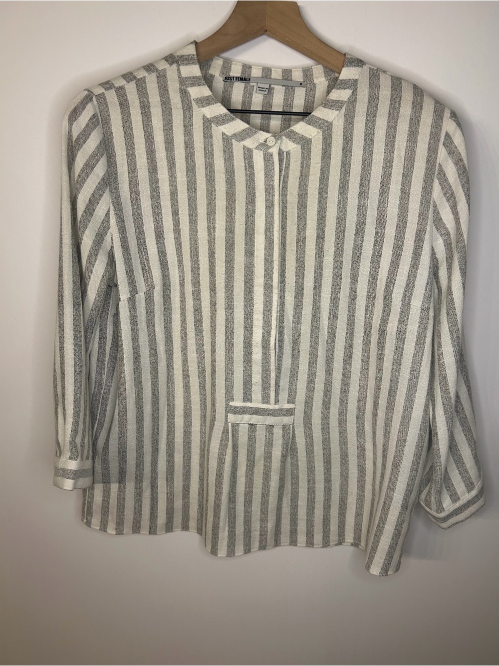Just Female Women’s Gray and White Striped Top, Size Medium